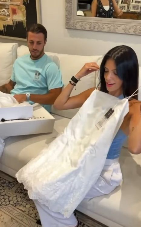 Ingrid Sanz descubre el regalo que le han hecho sus hermanas a escasas horas de su boda