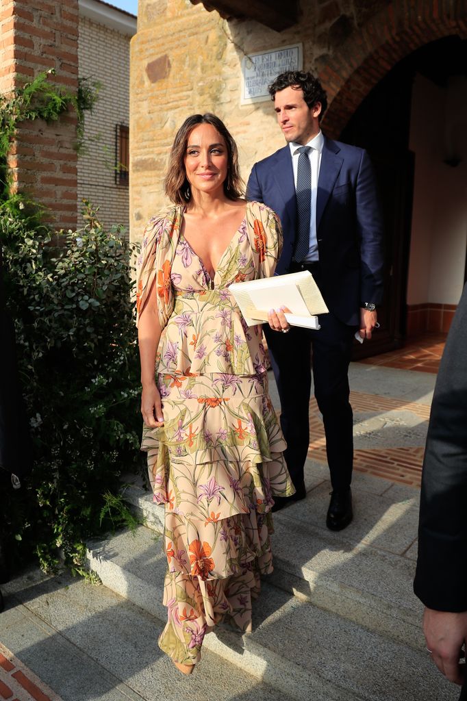 Tamara Falcó, junto a Íñigo Onieva en la boda de Felipe Cortina y Amelia Millán en Ciudad real, 2021.