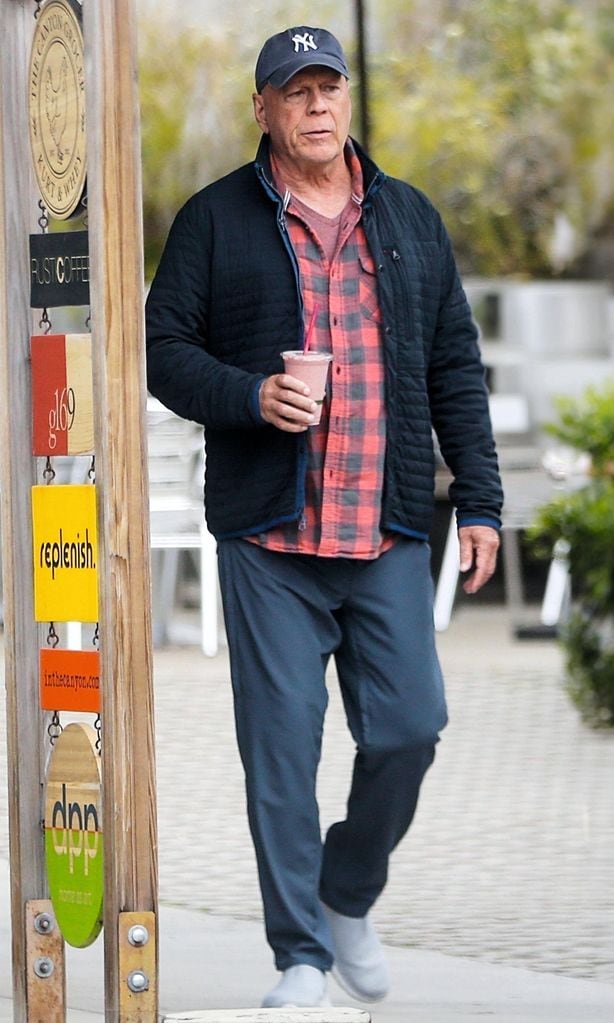 Bruce Willis HOLA 4144