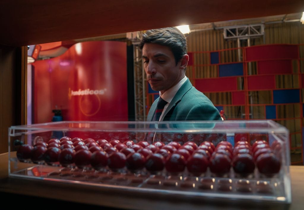 En 'Me late que sí', cansado de su mala suerte, un hombre decide robar el premio de la lotería en directo