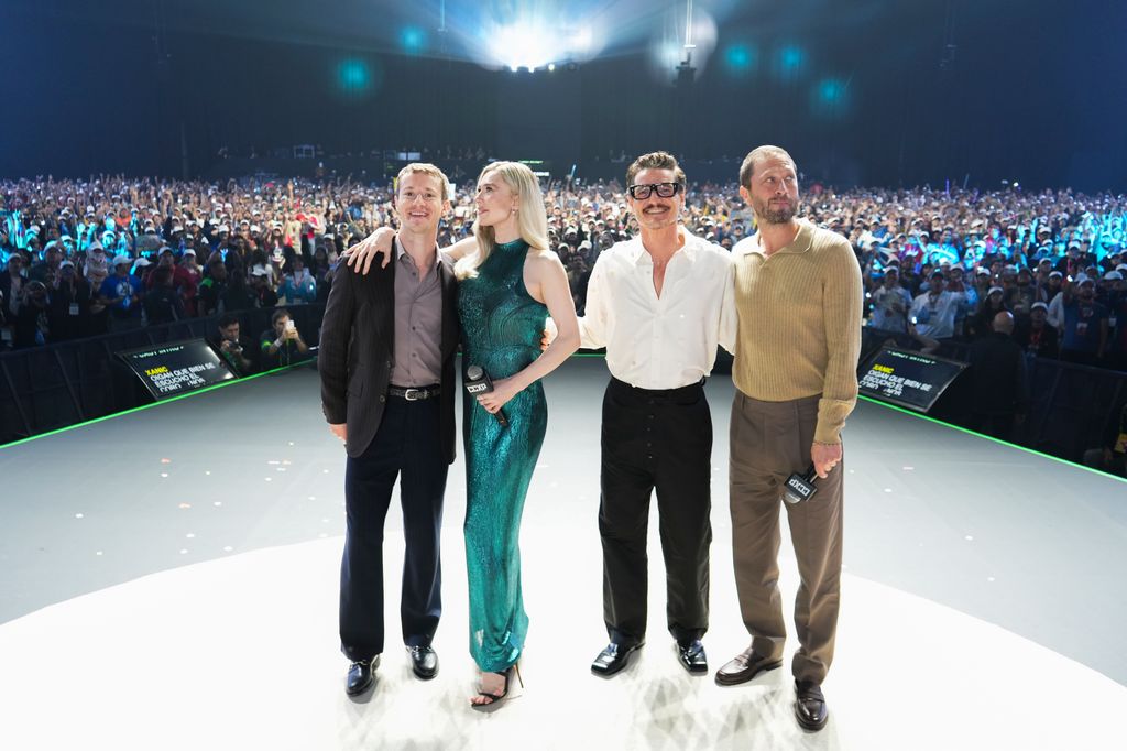 Joseph Quinn, Vanessa Kirby, Pedro Pascal y Ebon Moss-Bachrach en la Ciudad de México. 