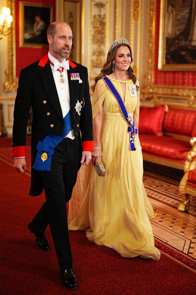 Los príncipes de Gales durante el banquete de Estado ofrecido