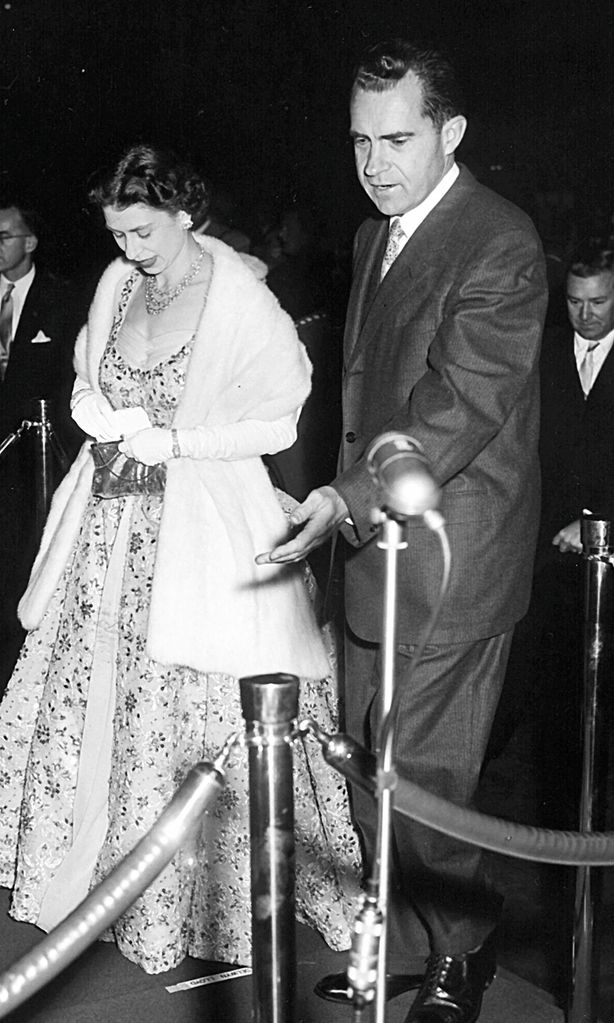 ISABEL II HOLA PLUS