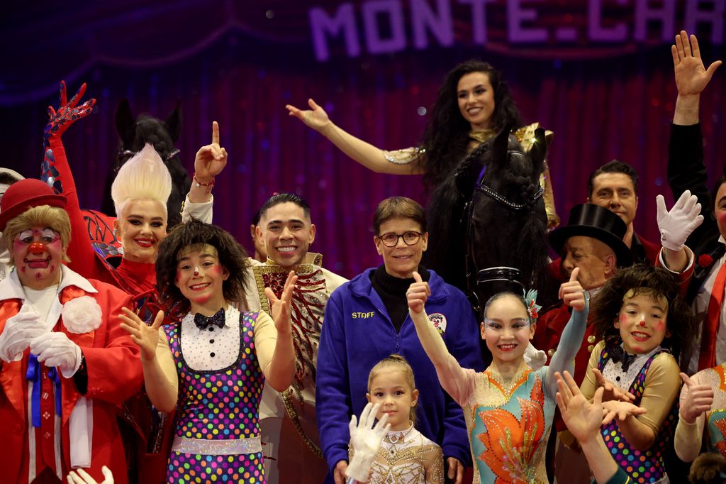 Con su característico corte pixie plenamente integrado en su estilo personal, la hija pequeña de Rainiero III demuestra que la comodidad es su mejor aliada