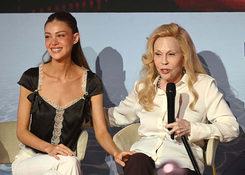 Nicola Peltz Beckham y Faye Dunawayen la presentación de 'Prima'
