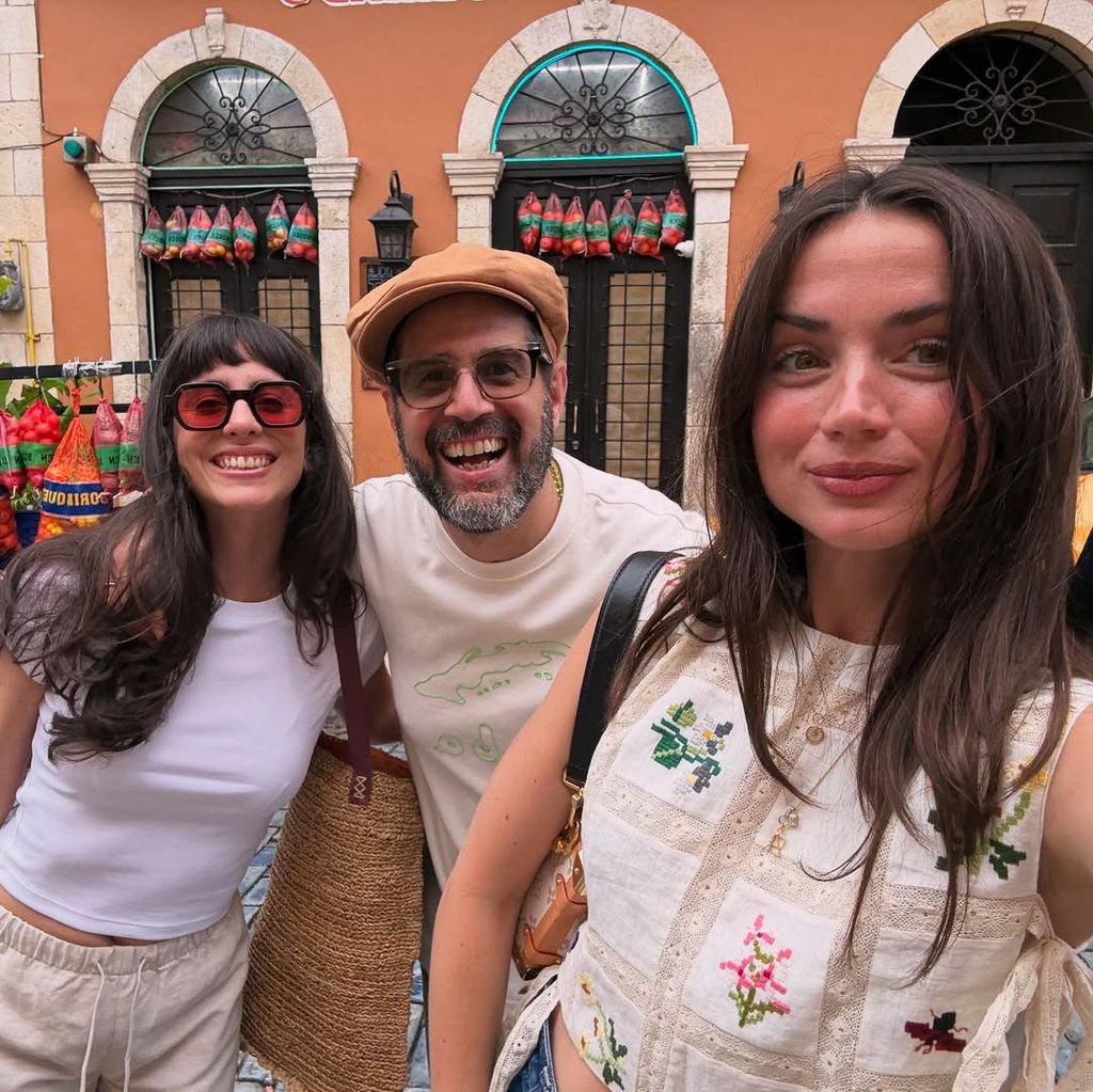 Ana de Armas en Puerto Rico con amigos