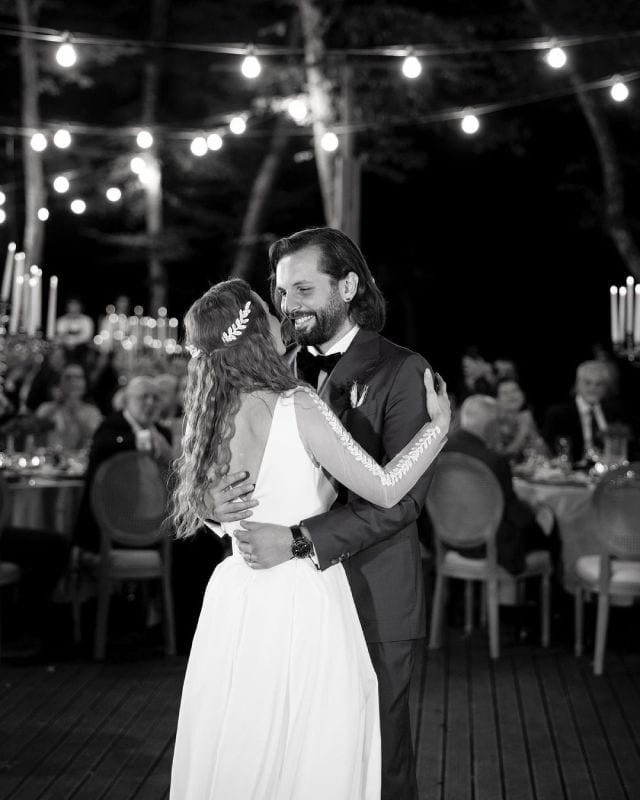 Başak Gümülcinelioğlu y Çağrı Çıtanak, de 'Love is in the air', se dan el 'sí quiero'