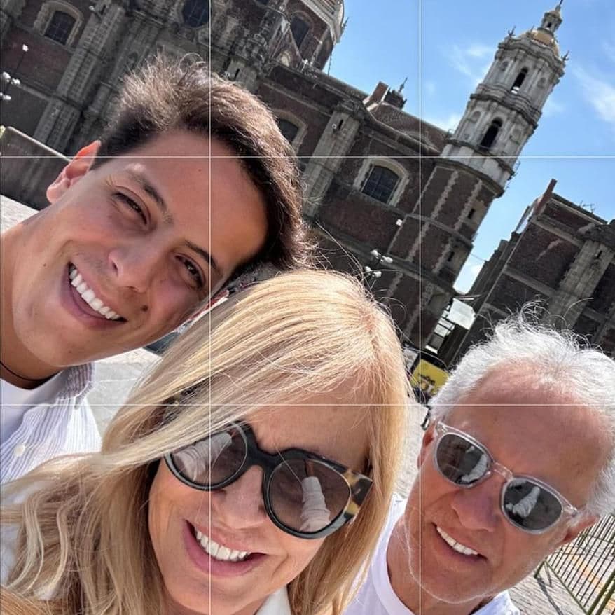 Cecilia Bolocco con su hijo y esposo