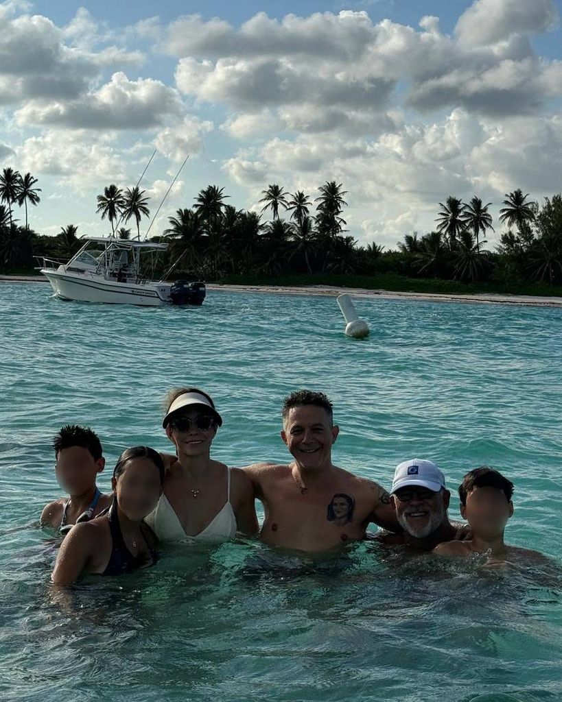 Alejandro Sanz compartió algunos recuerdos junto a sus amigos que murieron en la tragedia del 'Jet Set'.