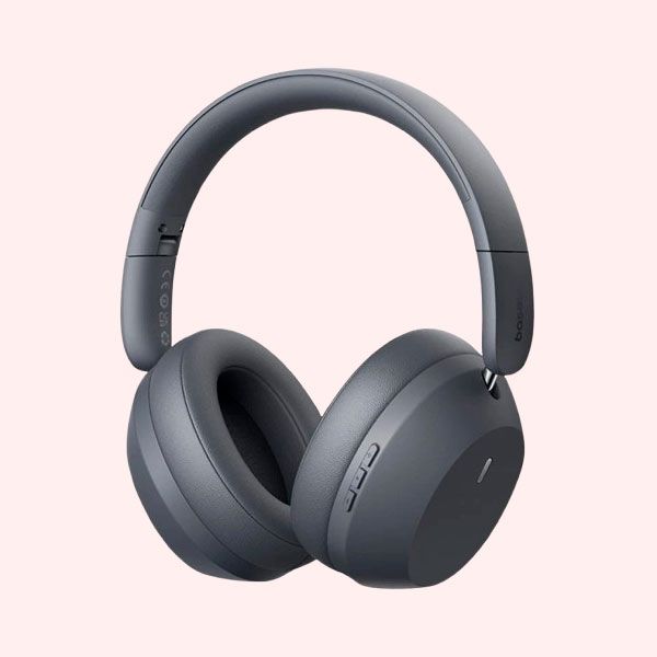 Unos auriculares de diadema