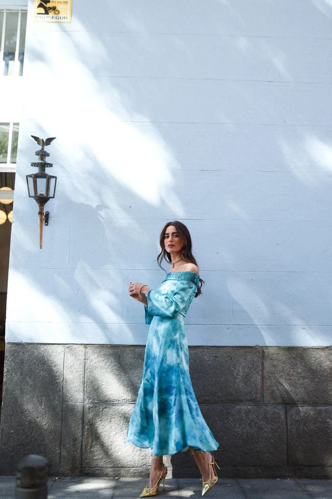 Looks de invitada para bajitas escote bardot