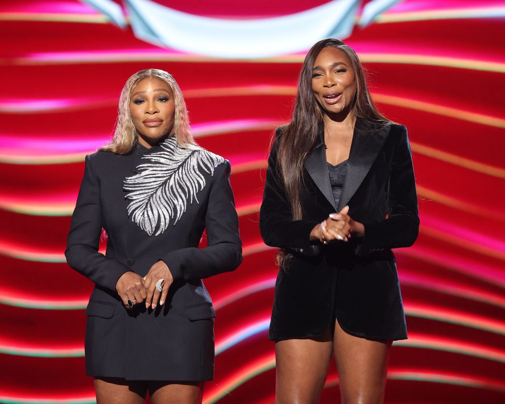 Venus y Serena Williams en el escenario de los ESPYS 2024.