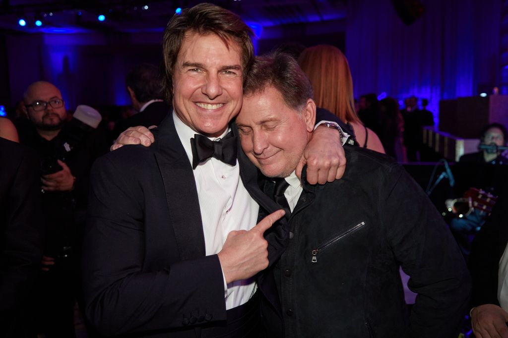 Tom Cruise y Emilio Estevez en los Premios Governors 2024.