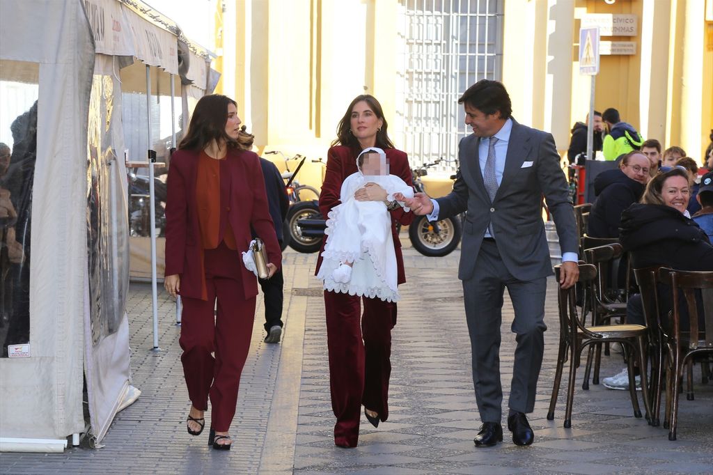 Fran Rivera y Lourdes Montes bautizan a su pequeño Nicolás en una emotiva ceremonia: todas las fotos