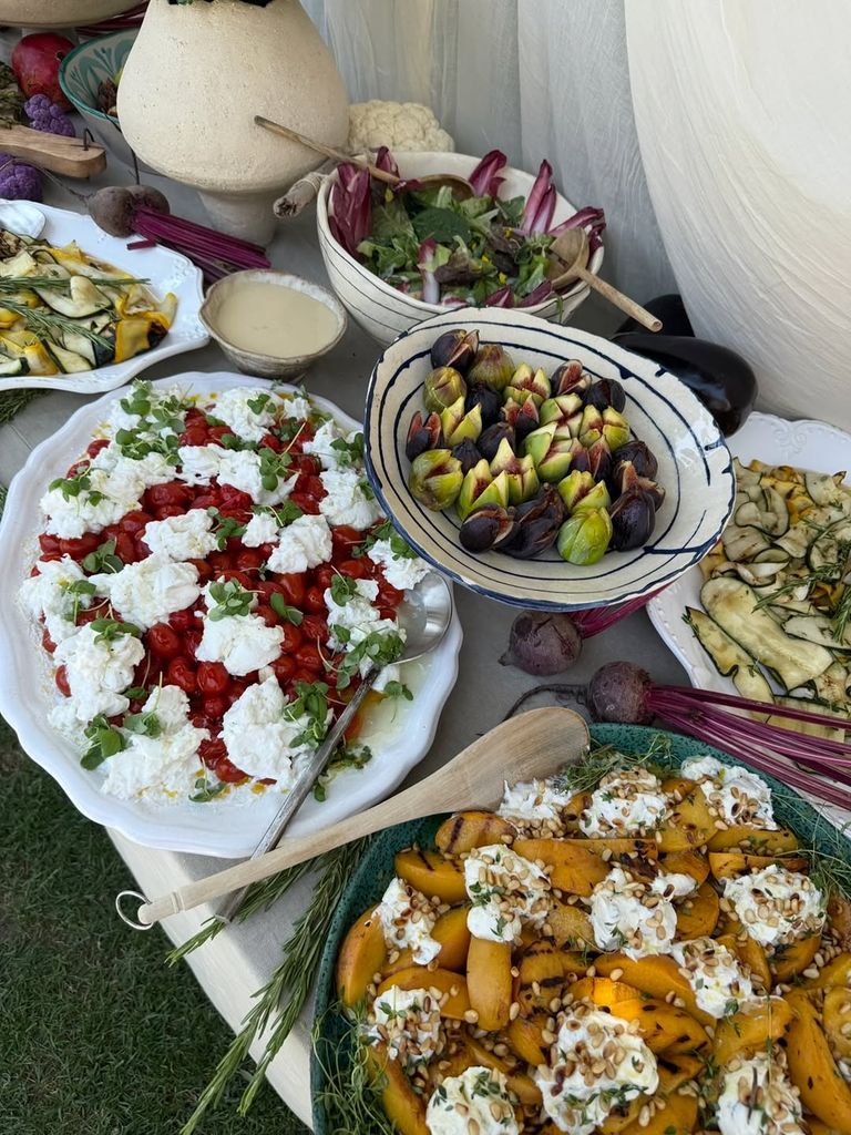 En Casa Manuela son expertos en preparar deliciosos bufés con verduras, frutas, quesos, etc.