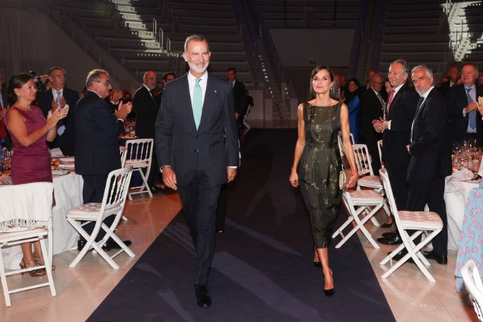 Los Reyes llegando a la I edición de los premios La Vanguardia