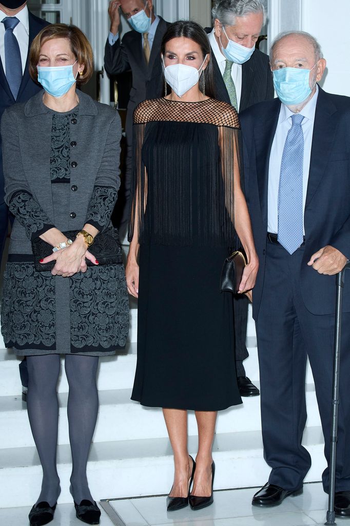 Reina Letizia con vestido de rejilla y flecos