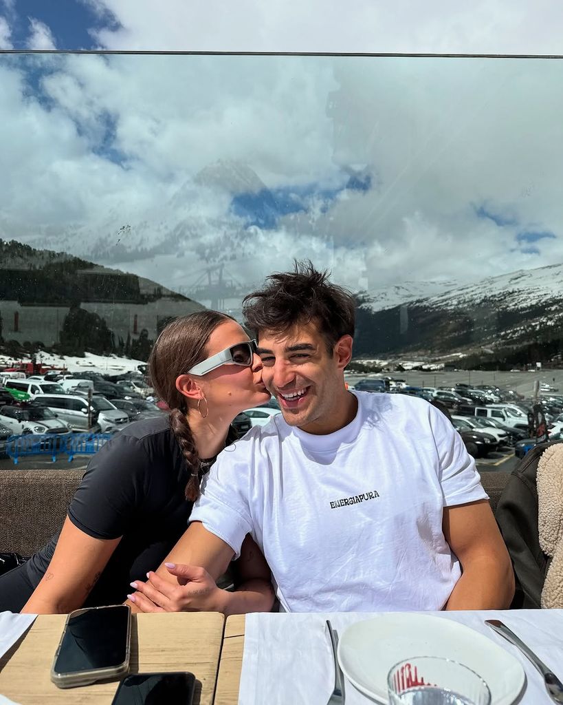 Laura Escanes con su novio Joan Verdú en la nieve