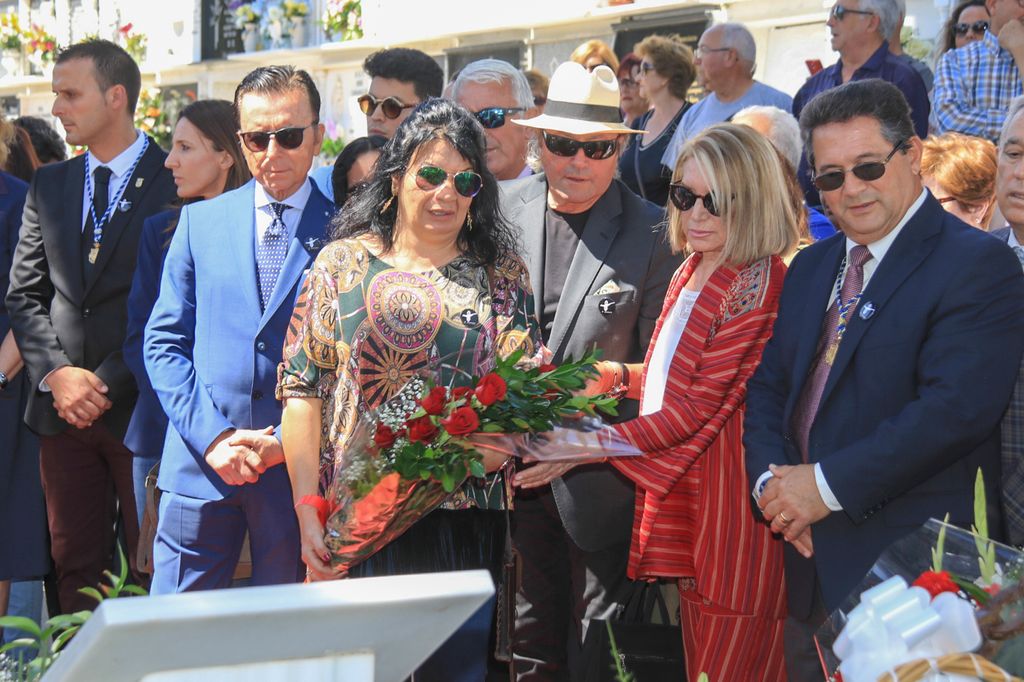 ROCIO JURADO CON SU HERMANO AMADOR MOHEDANO 