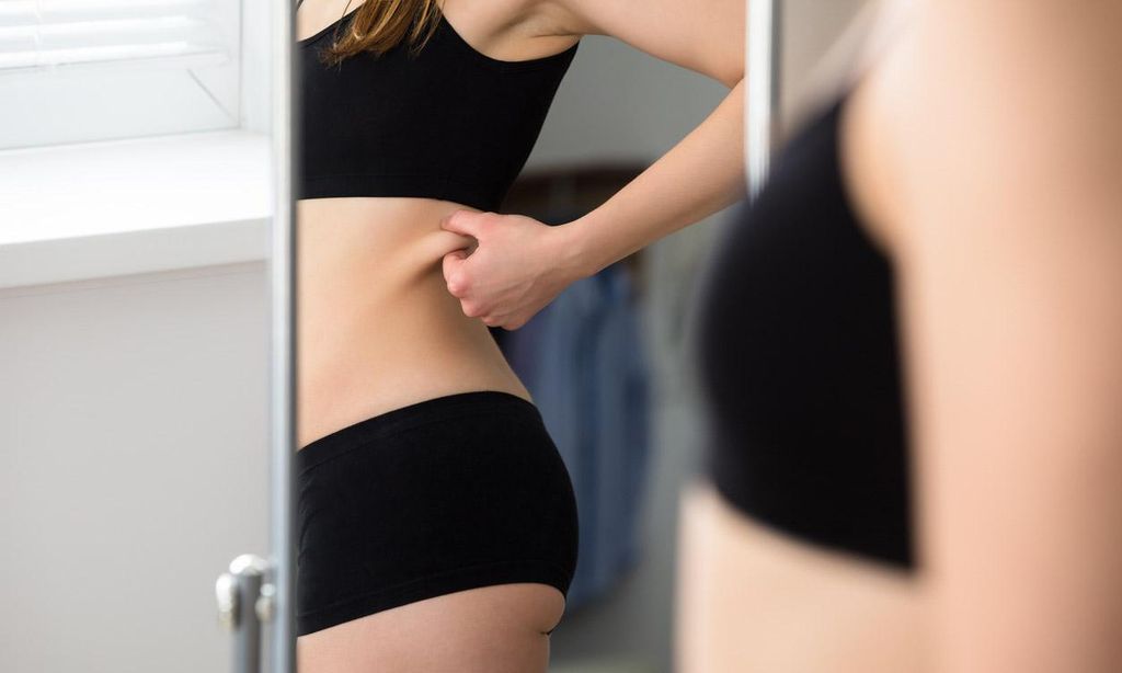 Mujer hace prueba del pellizco