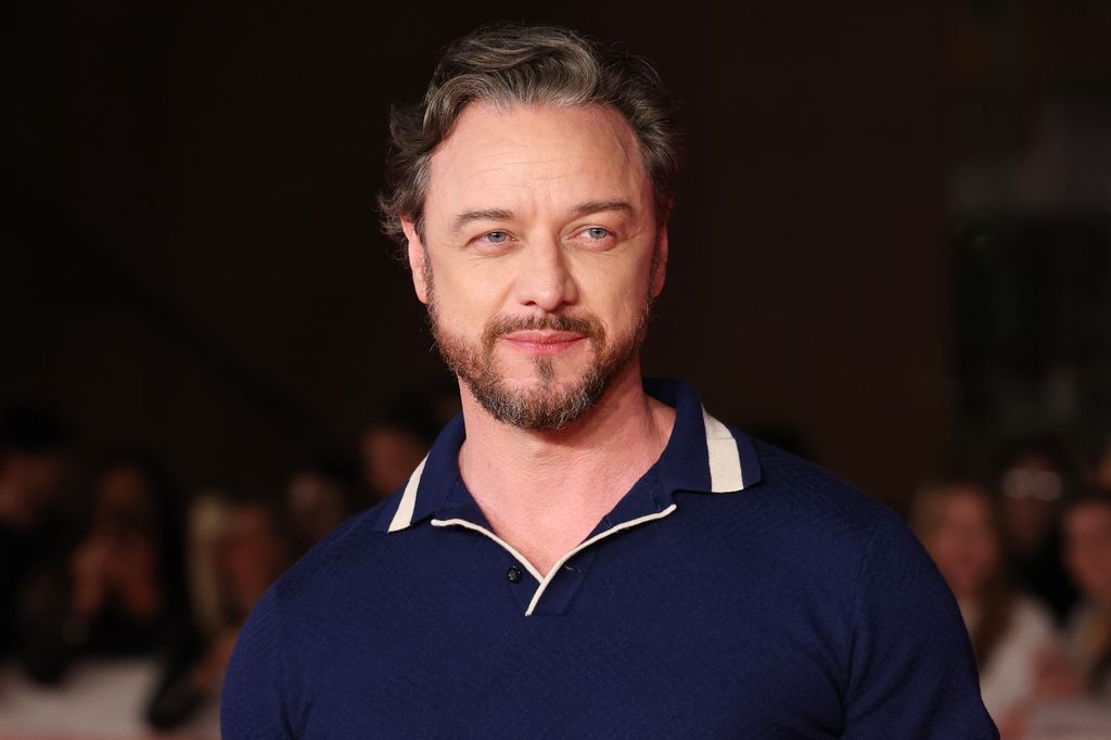 James McAvoy en una alfombra roja en una foto de archivo