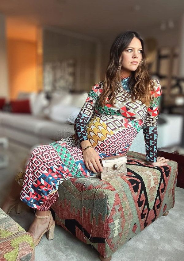 Isabelle Junot con vestido estampado en la fiesta de compromiso de Tamara Falcó e Íñigo Onieva