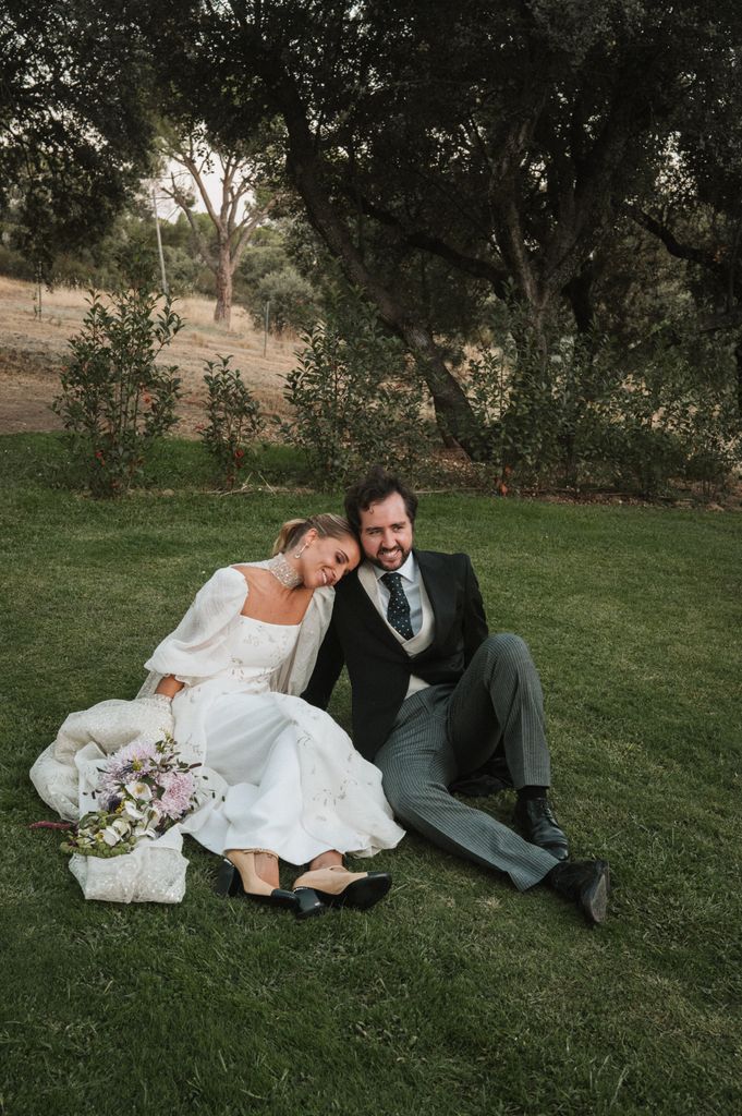 Vestido de novia pintado a mano con flores From Lista With Love