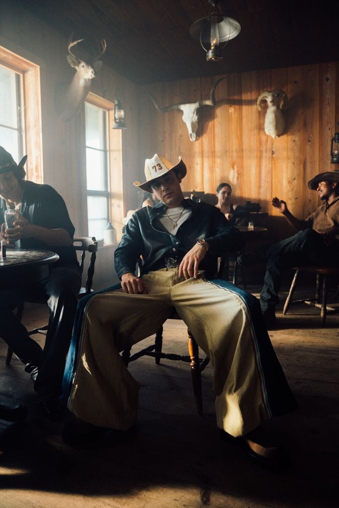 Óscar Ortiz se posiciona como un nombre imprescindible en el panorama actual de la música latina. 