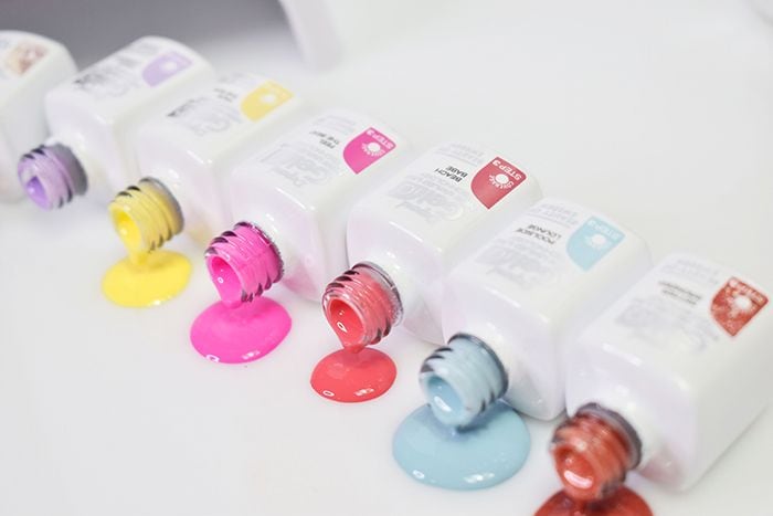 Descubre cómo conseguir una manicura semipermanente en casa que sea duradera