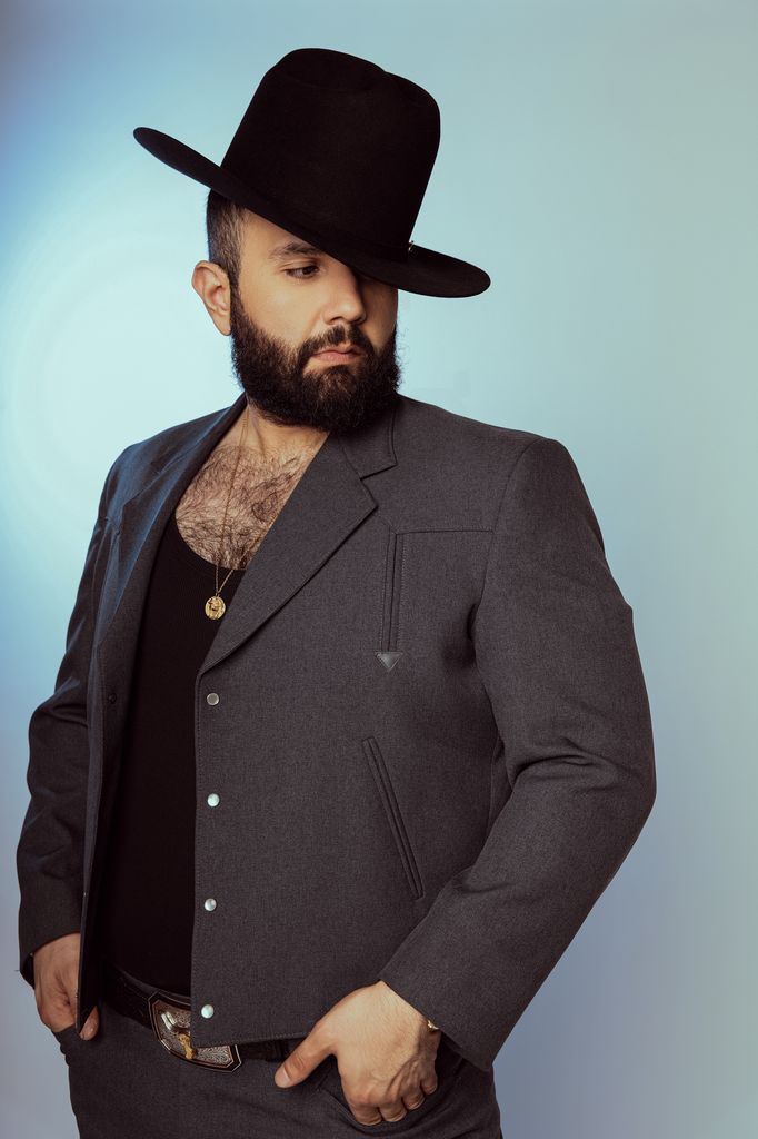 Carín León tiene 10 nominaciones para Premio Lo Nuestro 2026.