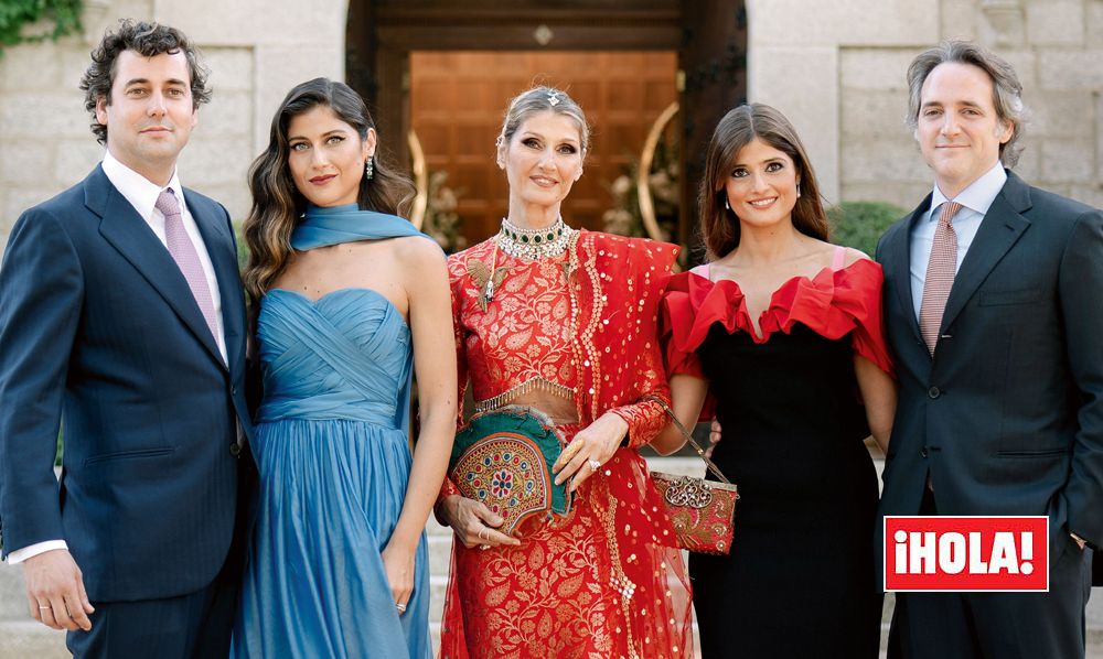 De izquierda a derecha: Juan José Franco Suelves con Khali el Assir; María Fernández Longoria; Alia el Assir y su marido, Hugo Linares, en la boda de Tamara Falcó.