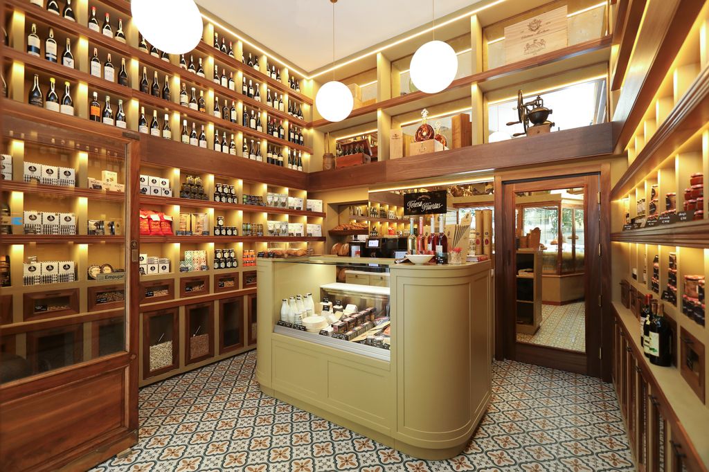 Interior Mantequería Teresa Huertas
