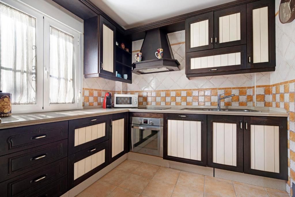 Así es la cocina de Villa Viruta, la casa rural que alquilan Beatriz Trapote y Víctor Janeiro en El Bosque