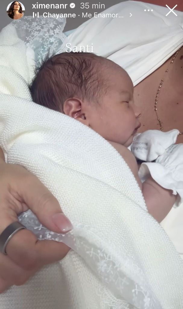 Ximena Navarrete mostró la carita de su bebé