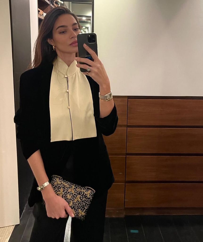 Rocío Crusset siempre lleva joyas doradas y viste de colores neutros: la razón está en este truco