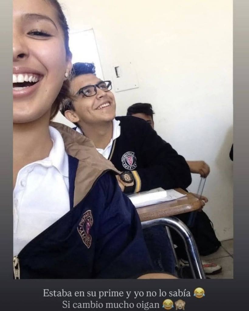 El actor cursaba la prepa cuando comenzó su relación con Lisa Fernanda, tan solo unos años antes de que alcanzara la fama