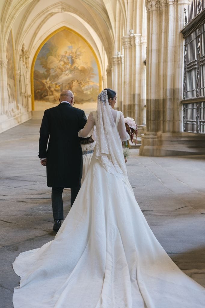 Novia con mantilla boda en Toledo