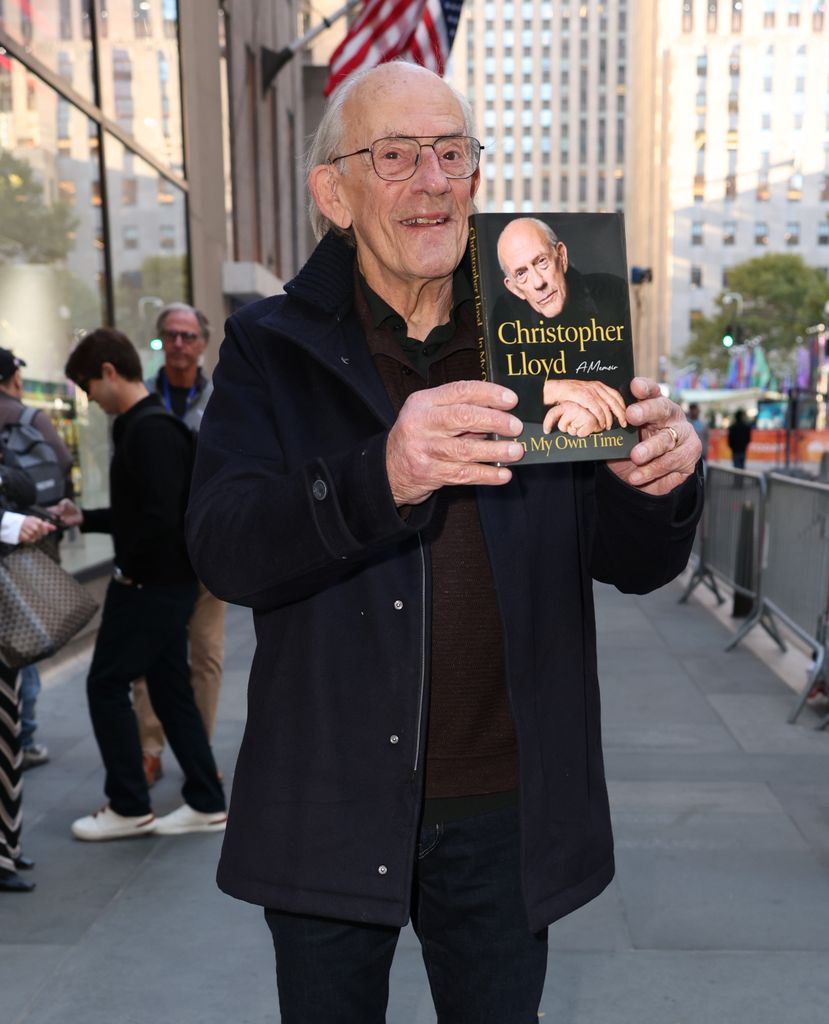 Christopher Lloyd, el inolvidable Doc de 'Regreso al futuro', ha sorprendido a sus 88 años al revelar en sus memorias uno de los capítulos más oscuros y desconocidos de su vida