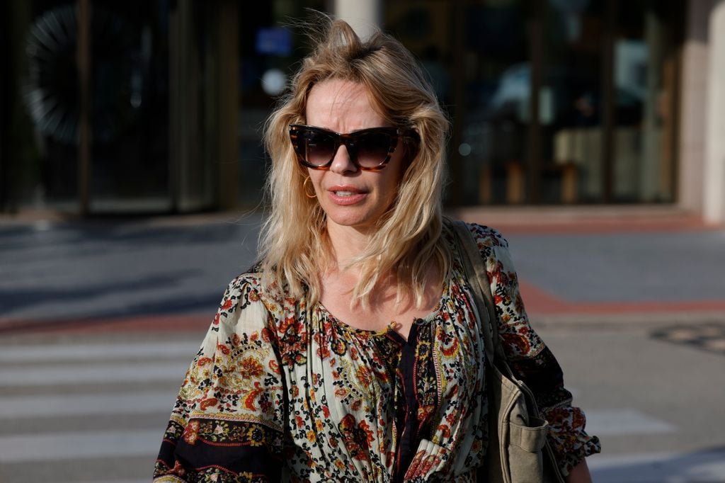 Las imágenes del último adiós a Verónica Echegui en el tanatorio