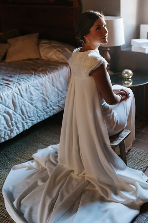 Vestido de novia con capa