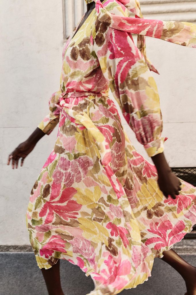 Vestido de invitada de Zara