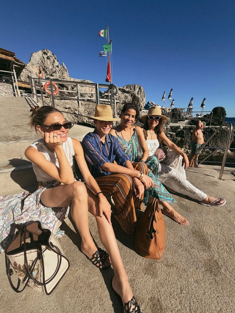 Carla Pereyra en su escapada a Capri, Italiana, con Simeone y amigos como Vicky Martín Berrocal.
