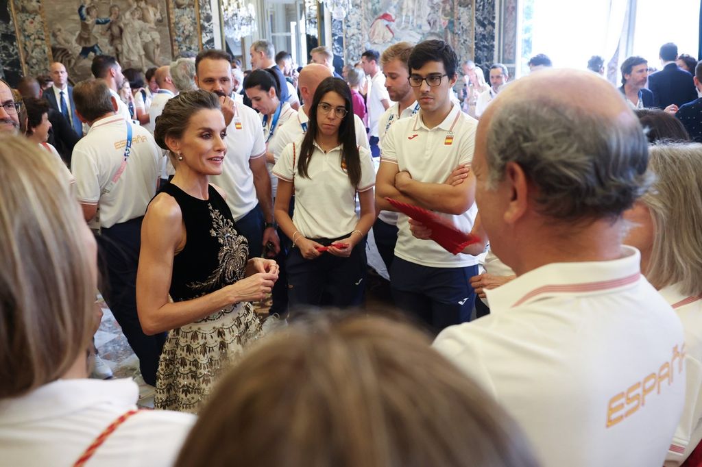 La Reina, durante su encuentro con la delegación española en París 2024