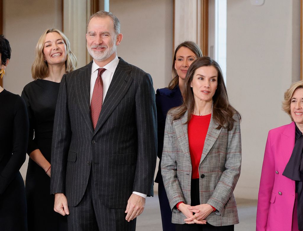El rey Felipe VI y la reina Letizia con Marta Ortega en la reunión del patronato de la Galería de las Colecciones Reales con los Reyes