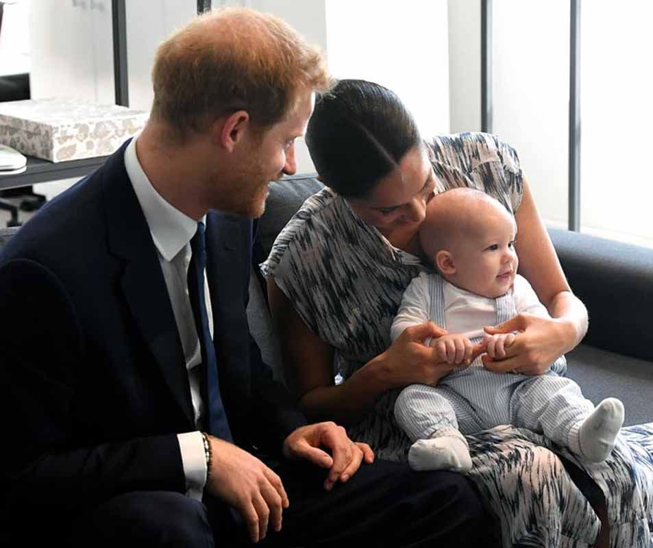 Archie, con sus padres, en Sudáfrica