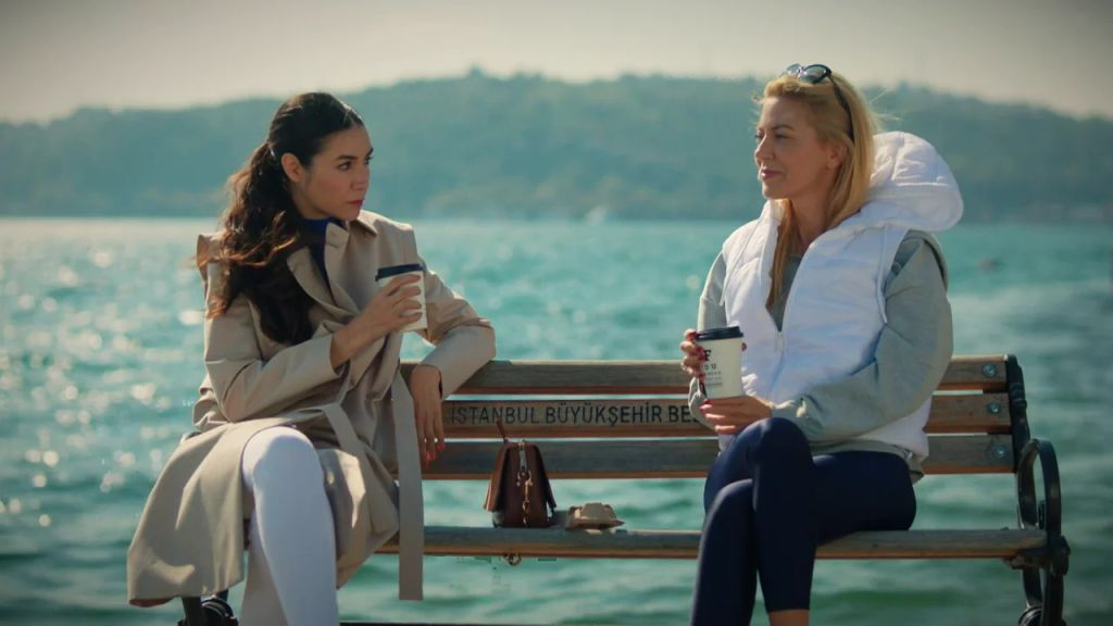 Suzan y Nebahat se llegaron a alíar para pillar a Akif 