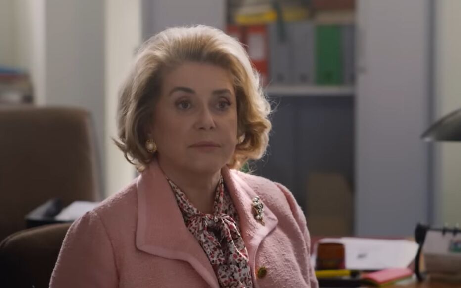Catherine Deneuve caracterizada como Bernadette Chirac
