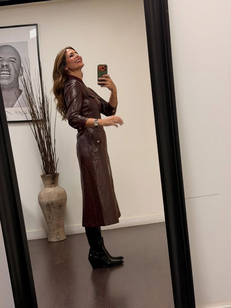 Nuria Roca con vestido burdeos en El Hormiguero