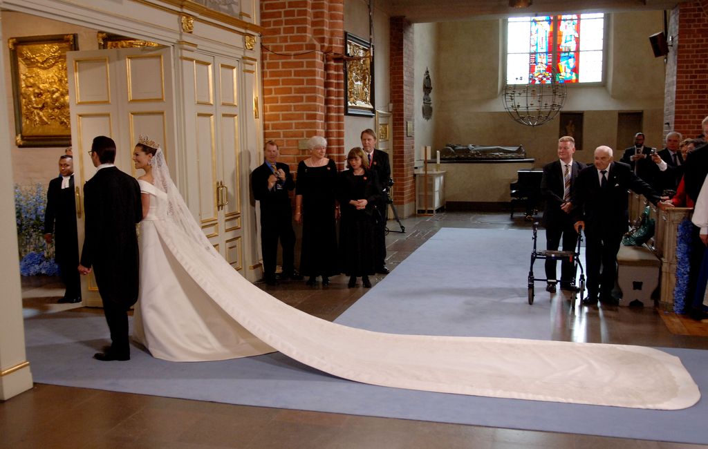 Boda de Victoria de Suecia y Daniel Westling cola de cinco metros