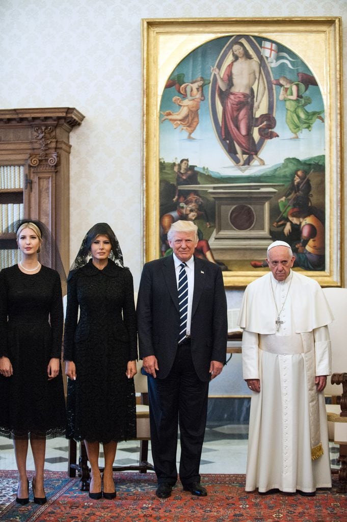 En 2017, el presidente Donald Trump visitó el Vaticano junto a su esposa, Melania Trump, y su hija Ivanka Trump. 
